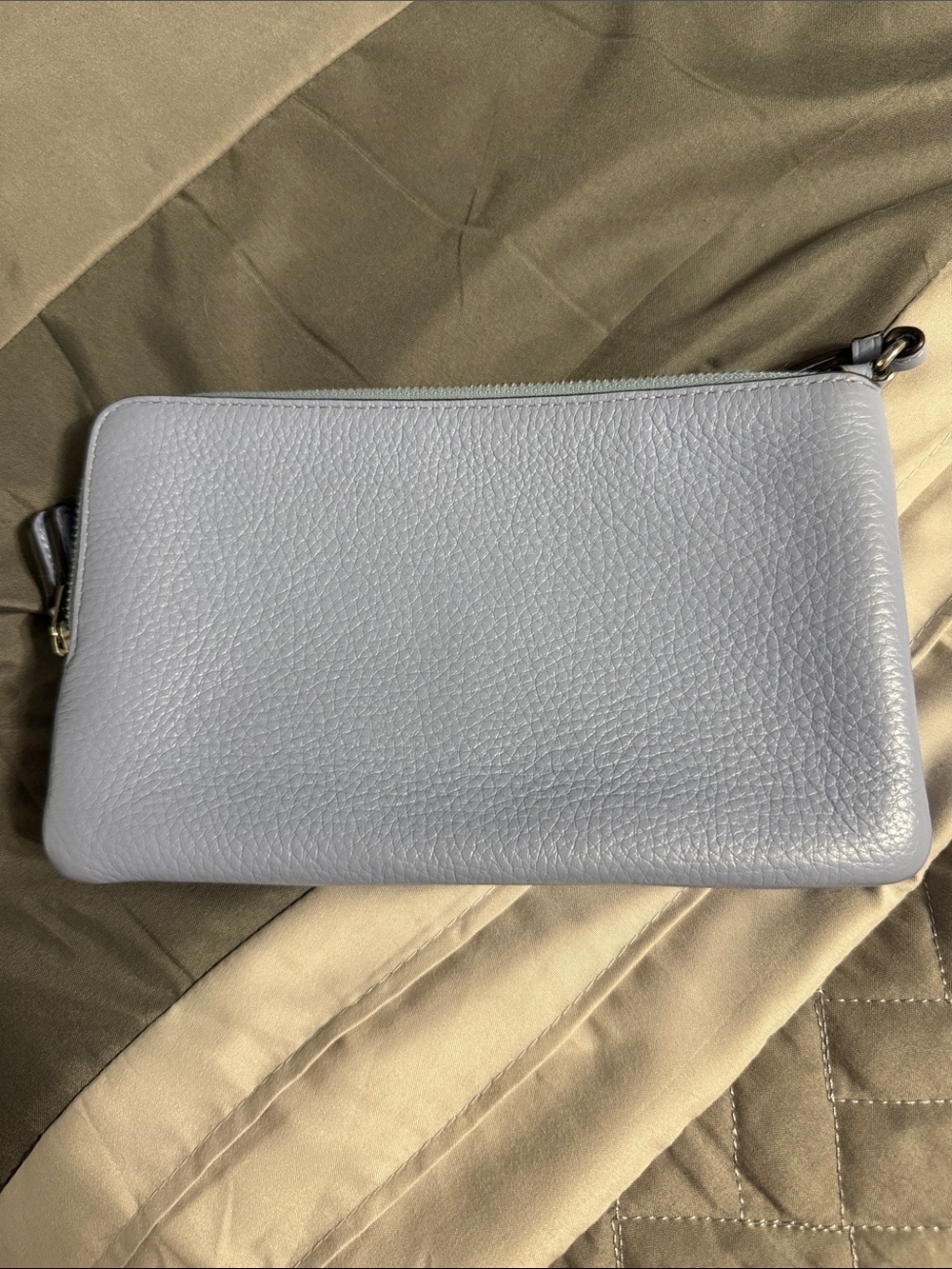 COACH Light Blue Pebbled Leather Wristlet Clutch with Gold Logo - Picture 4 of 8